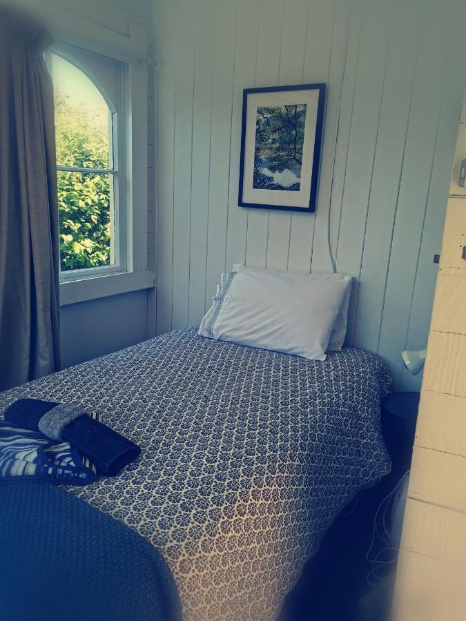 Brony'S Beachfront-Short And Long Term Stays Porirua Exterior photo