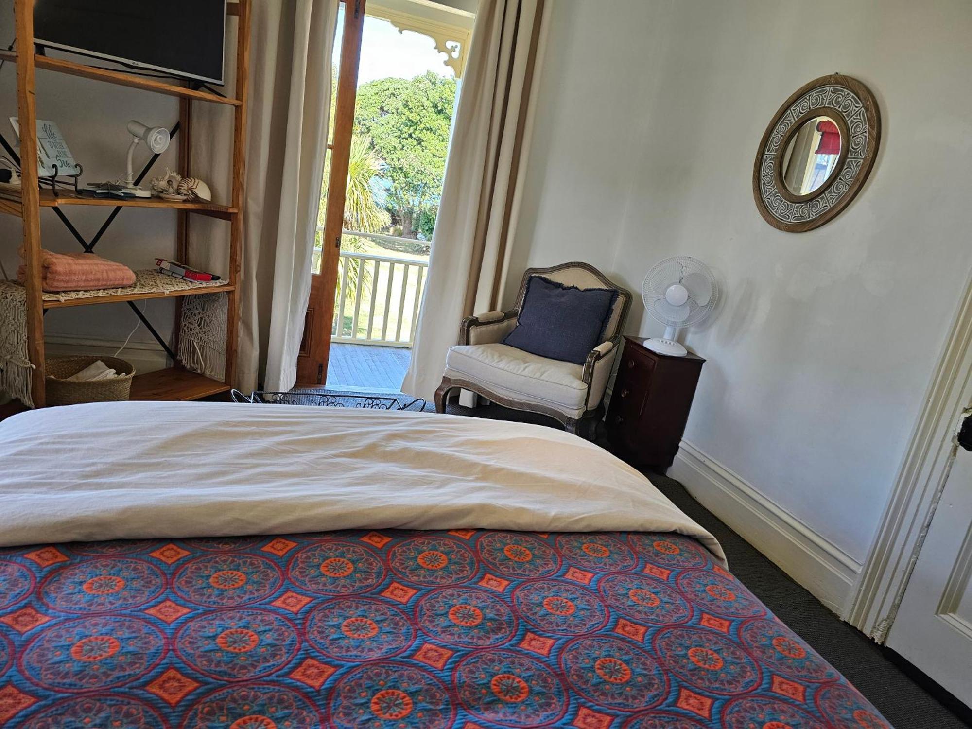 Brony'S Beachfront-Short And Long Term Stays Porirua Exterior photo
