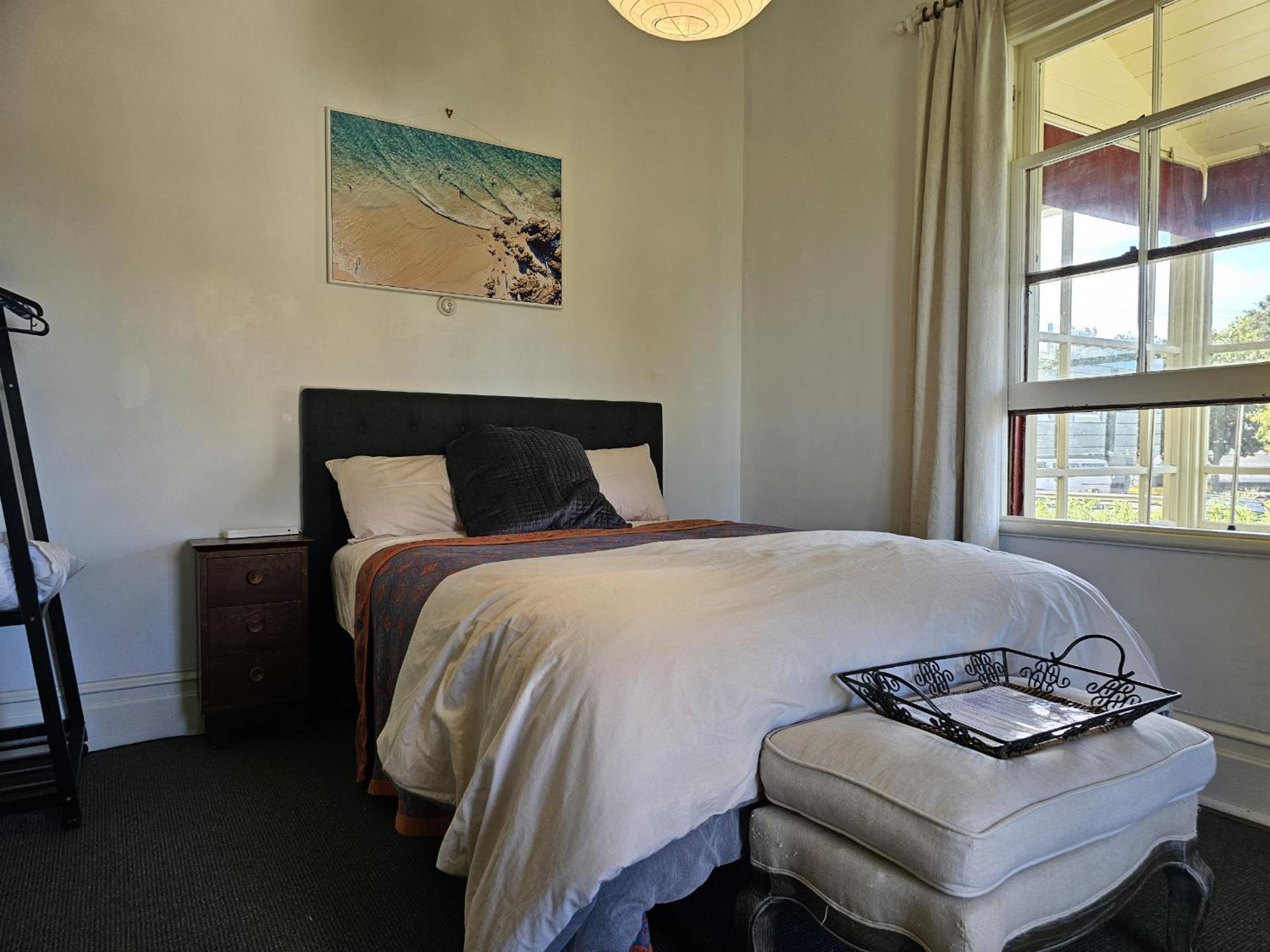 Brony'S Beachfront-Short And Long Term Stays Porirua Exterior photo