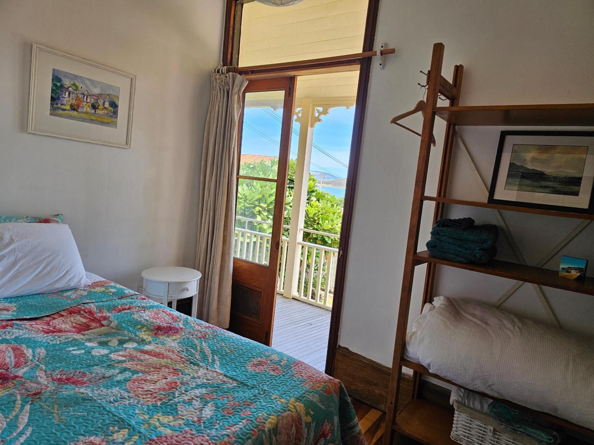 Brony'S Beachfront-Short And Long Term Stays Porirua Exterior photo