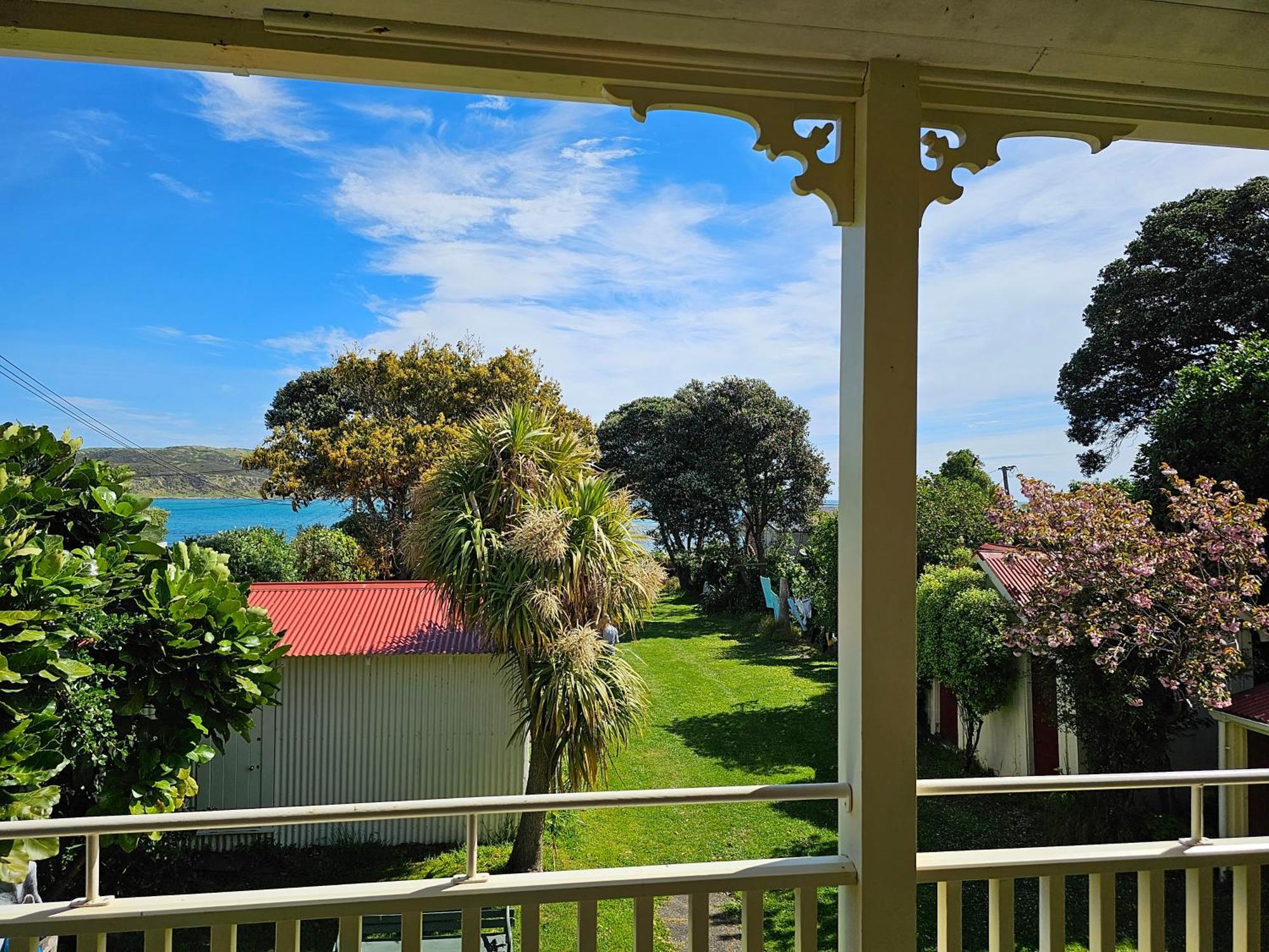 Brony'S Beachfront-Short And Long Term Stays Porirua Exterior photo
