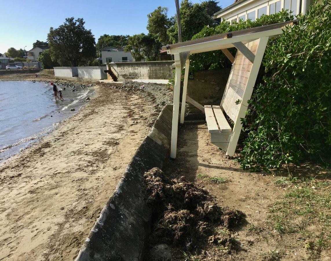 Brony'S Beachfront-Short And Long Term Stays Porirua Exterior photo