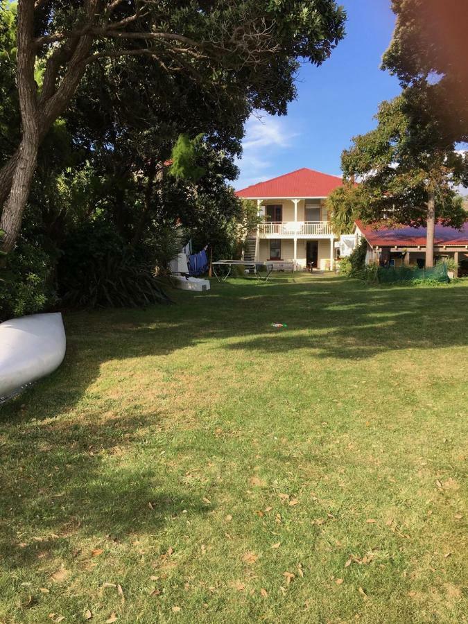 Brony'S Beachfront-Short And Long Term Stays Porirua Exterior photo