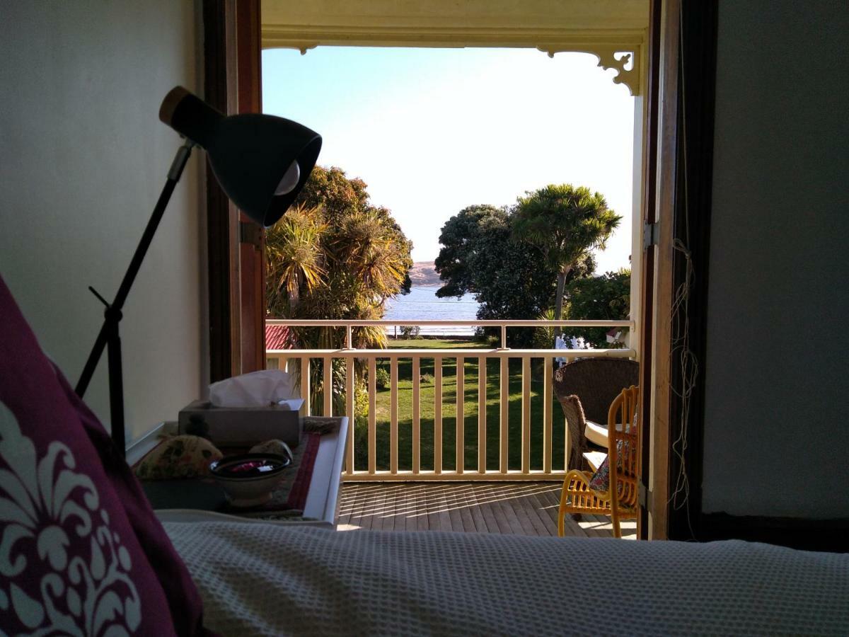 Brony'S Beachfront-Short And Long Term Stays Porirua Exterior photo